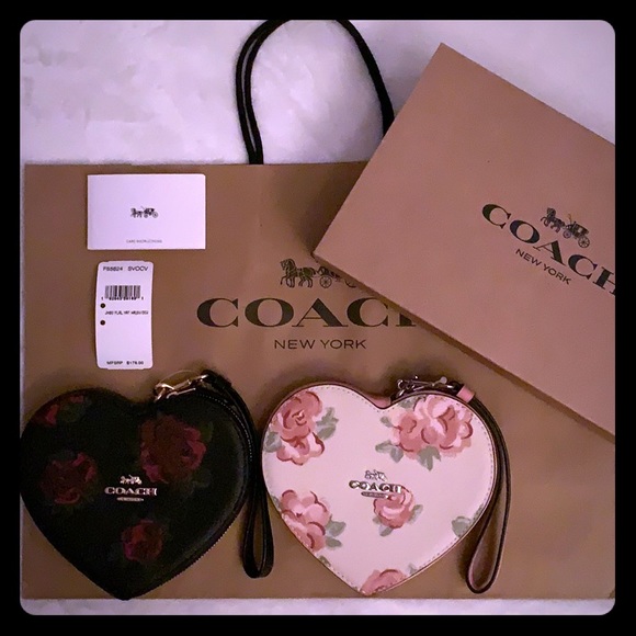 LAST ONE🎉HP🥳 COACH Jumbo Heart Shaped Wristlet - Picture 5 of 8